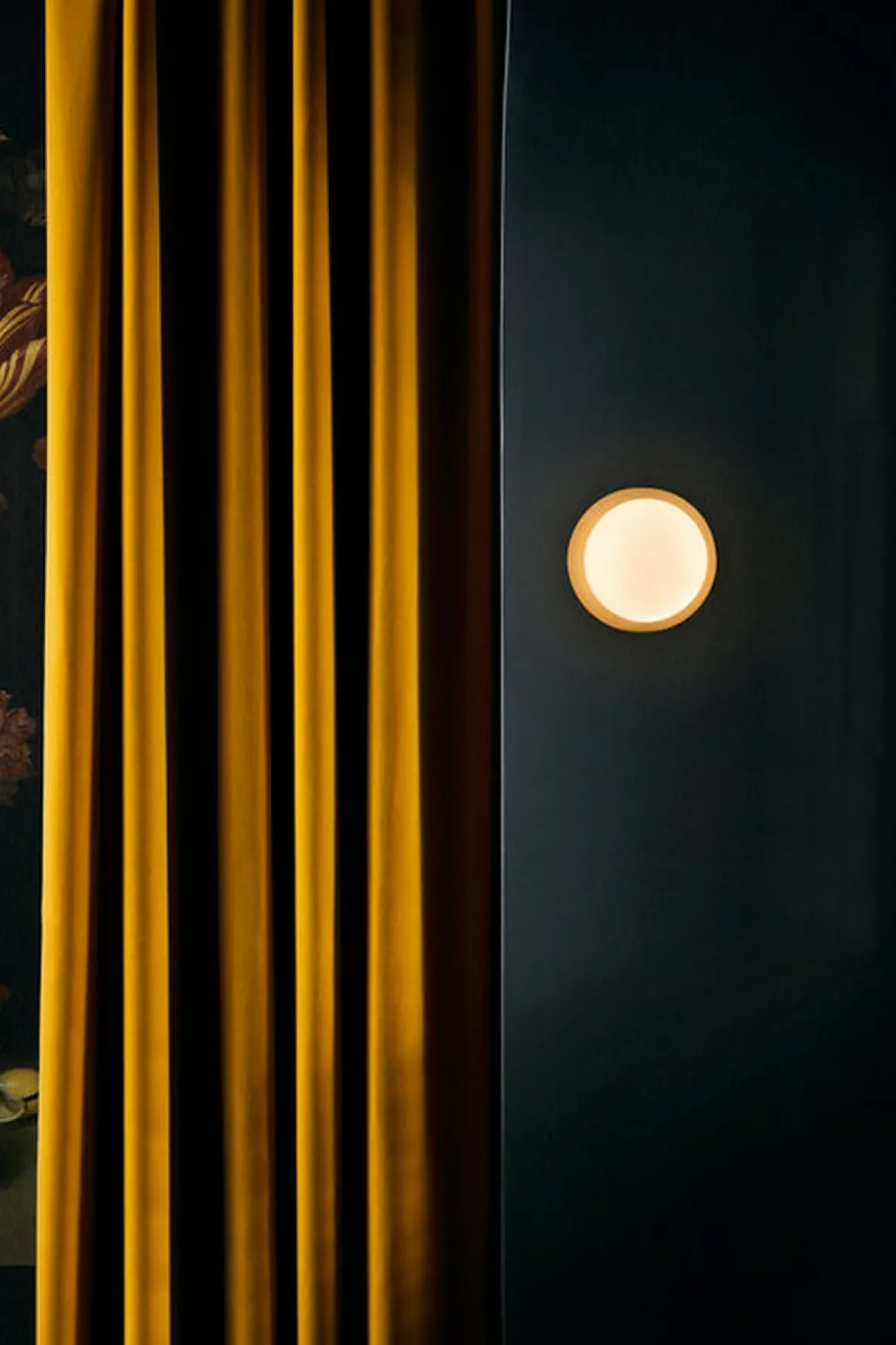 Nuura Liila 1 vegglampe/taklampe - medium - nordic gold / opal