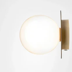 Nuura Liila 1 vegglampe/taklampe - medium - nordic gold / opal