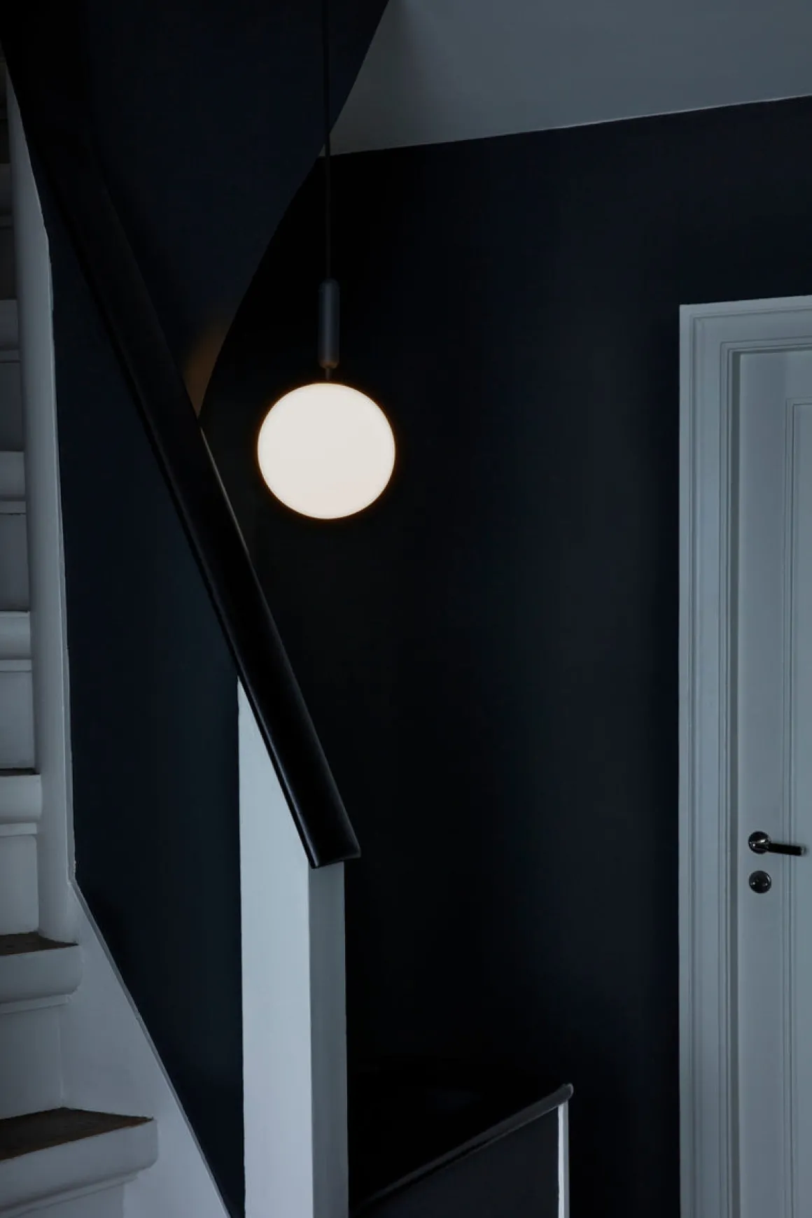 Nuura Miira 1 large svart / opal