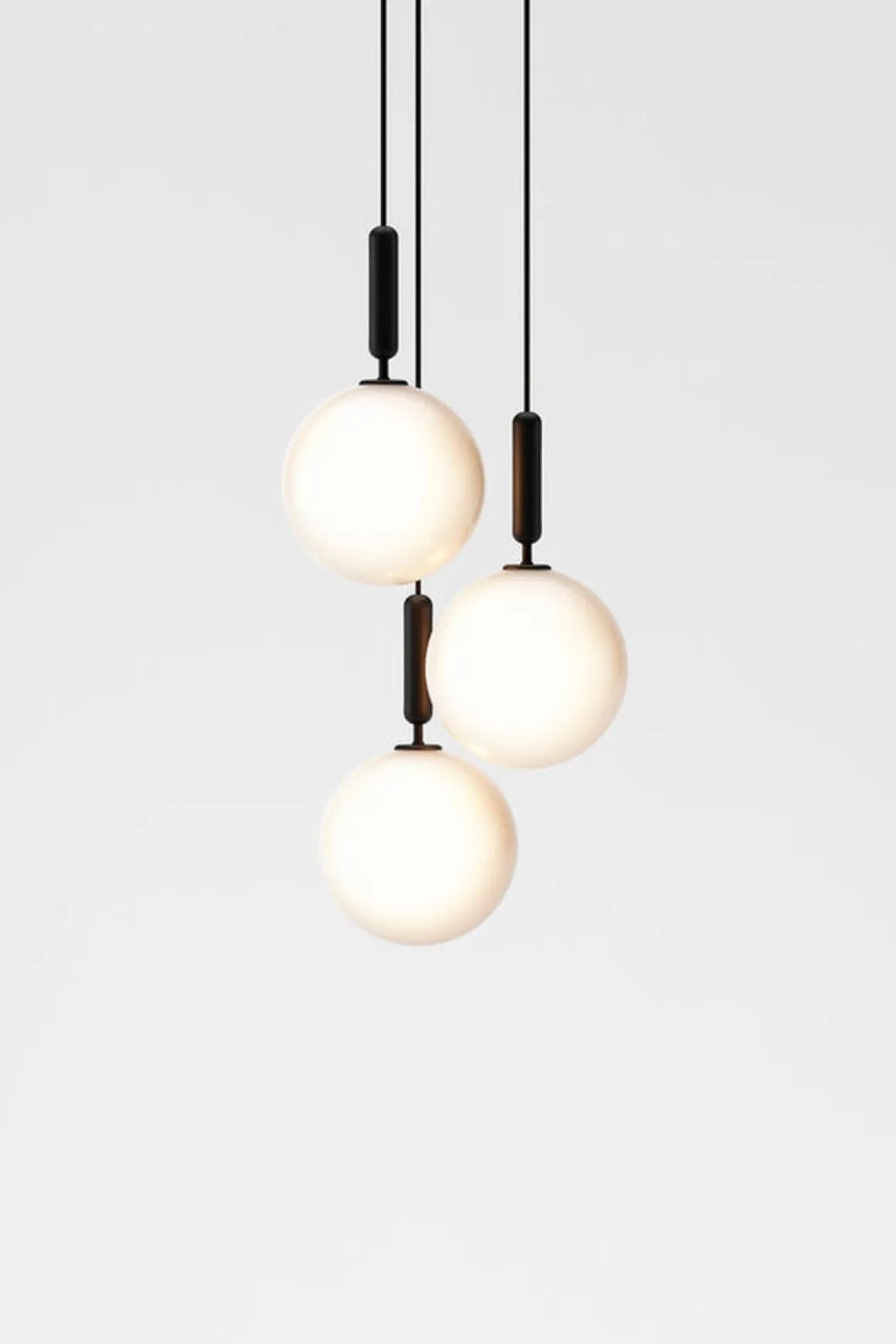 Nuura Miira 3 large svart / opal