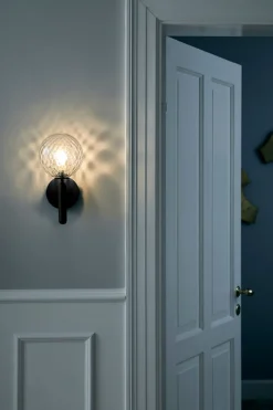 Nuura Miira vegglampe svart / optikk