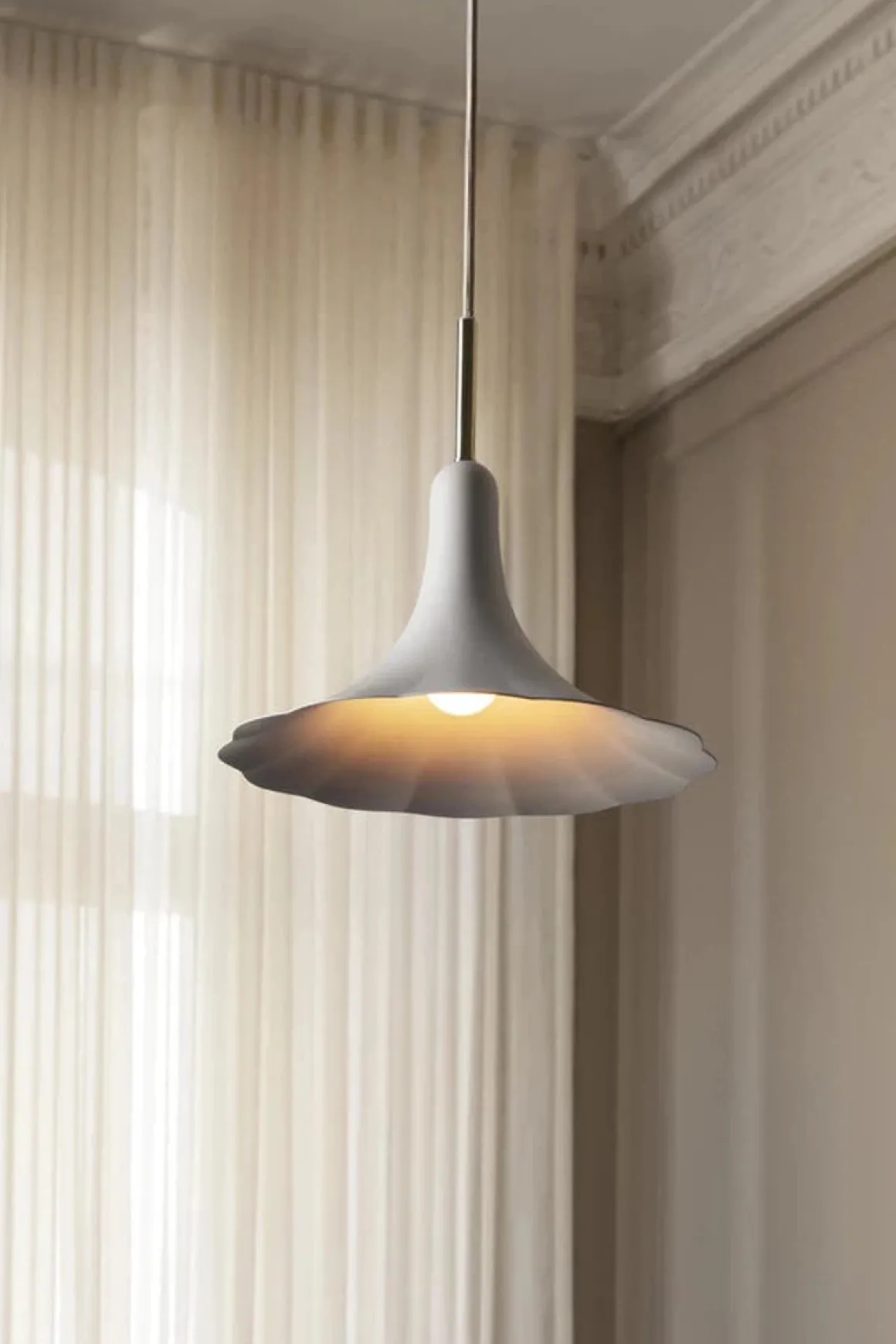 Nuura Petalii taklampe Hvit/messing