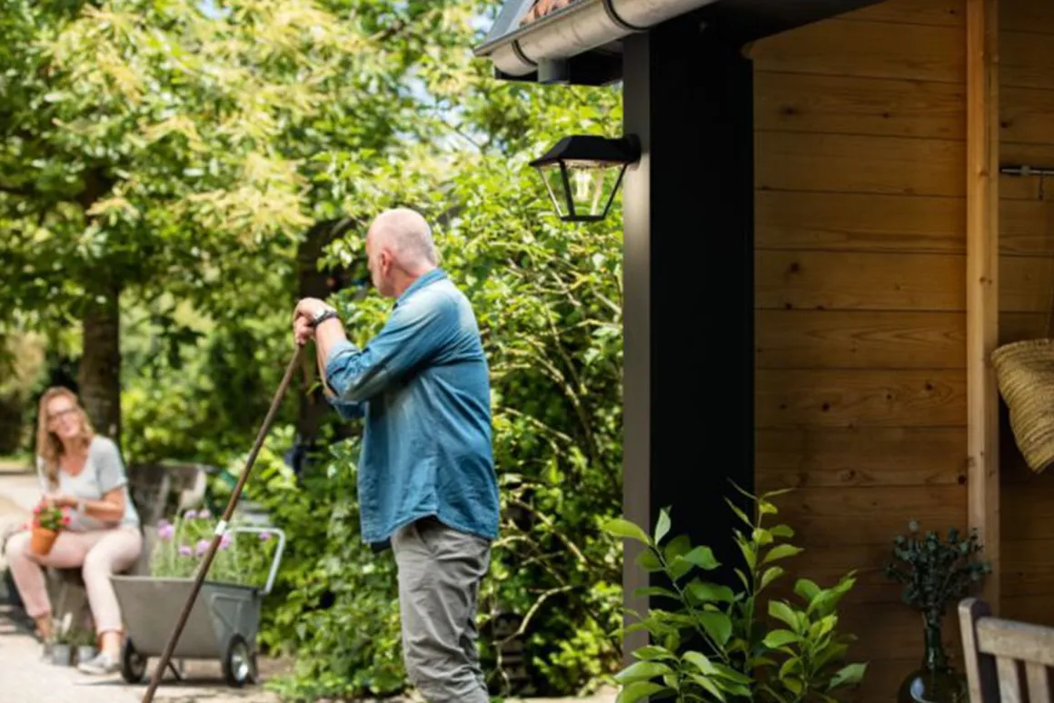 Philips myGarden Alpenglow vegglampe ned utendørs IP44 - Svart