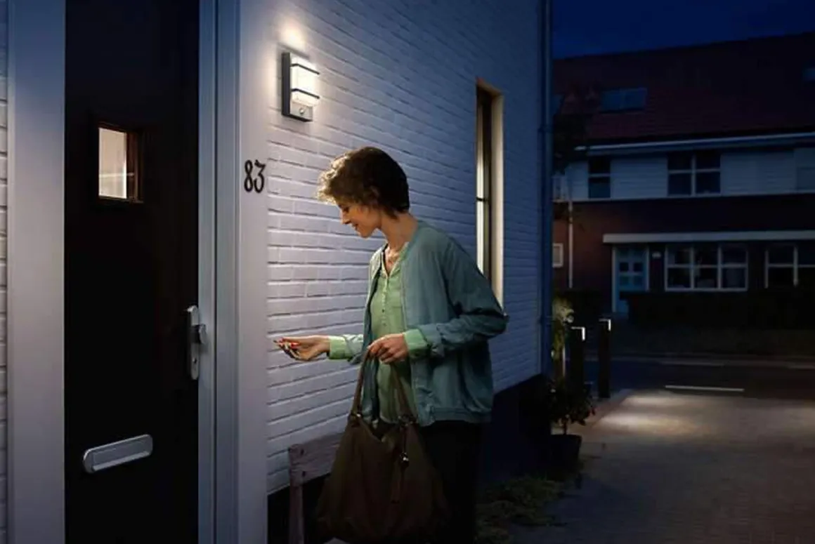 Philips myGarden Petronia 12W med sensor - Antrasitt