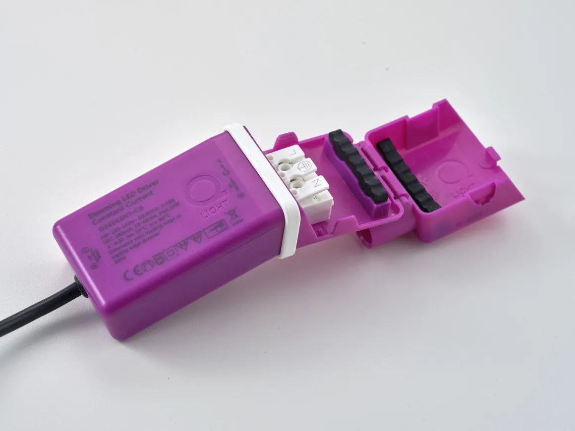 Q-Focus SR95 innfelt takspot 3000K 20 til 43° lysspredning 11W dimbar - Hvit