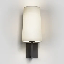 Riva 350 vegglampe IP44 med skjerm