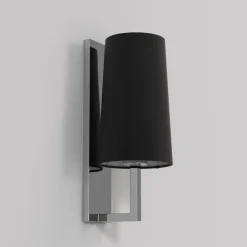 Riva 350 vegglampe IP44 med skjerm