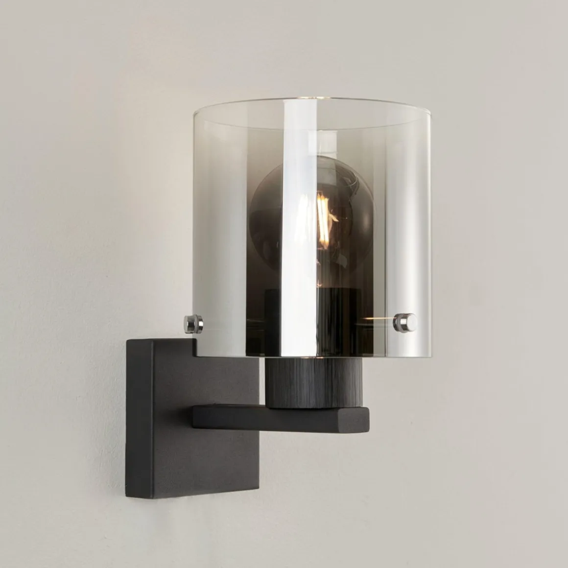 Roxy vegglampe - Svart/Røykfarget