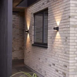 Saga vegglampe IP65 12W 3000K - Svart