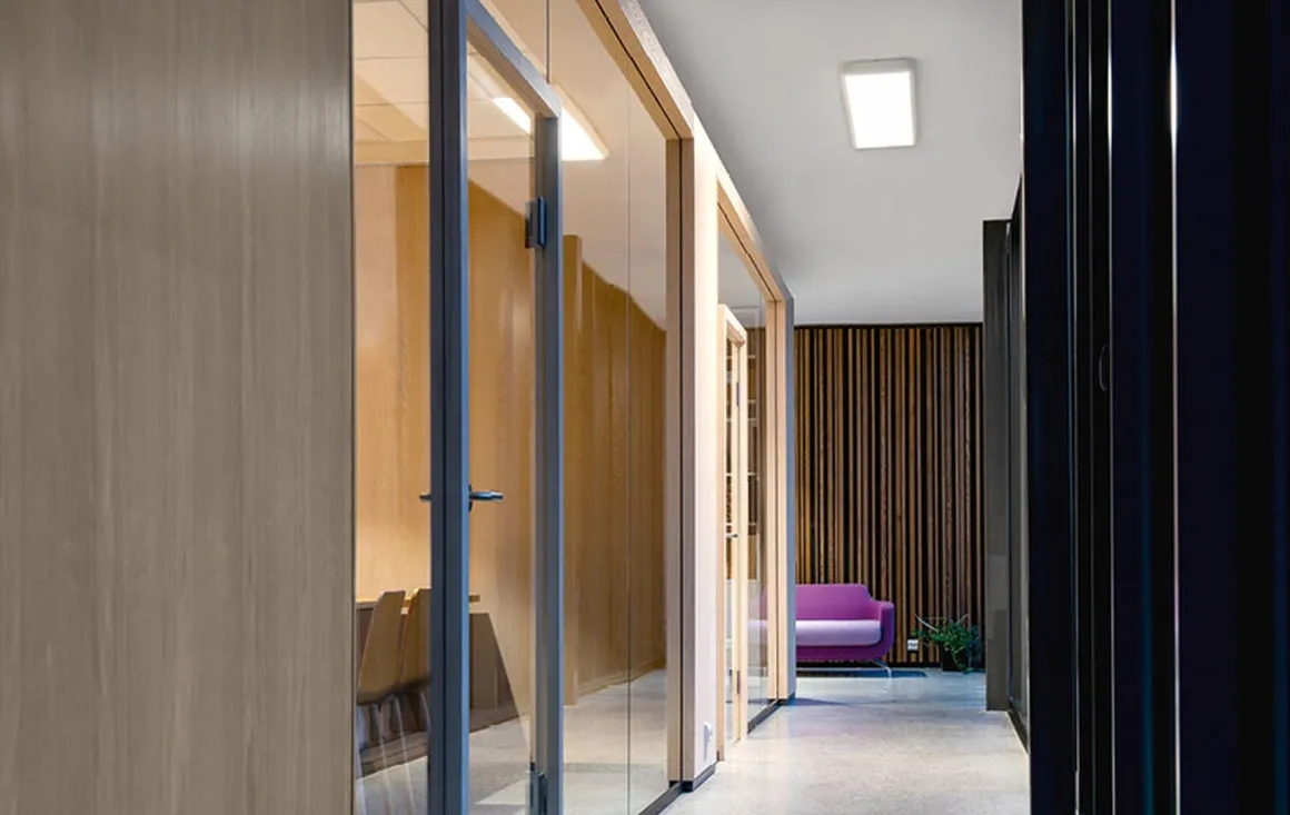 Sense Surface 1200 takarmatur 29W 3000K IP20 IK10 m/PIR Sensor - Hvit