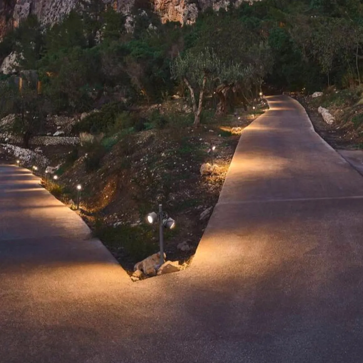 Sitra 360 dobbel spot med jordspyd IP44