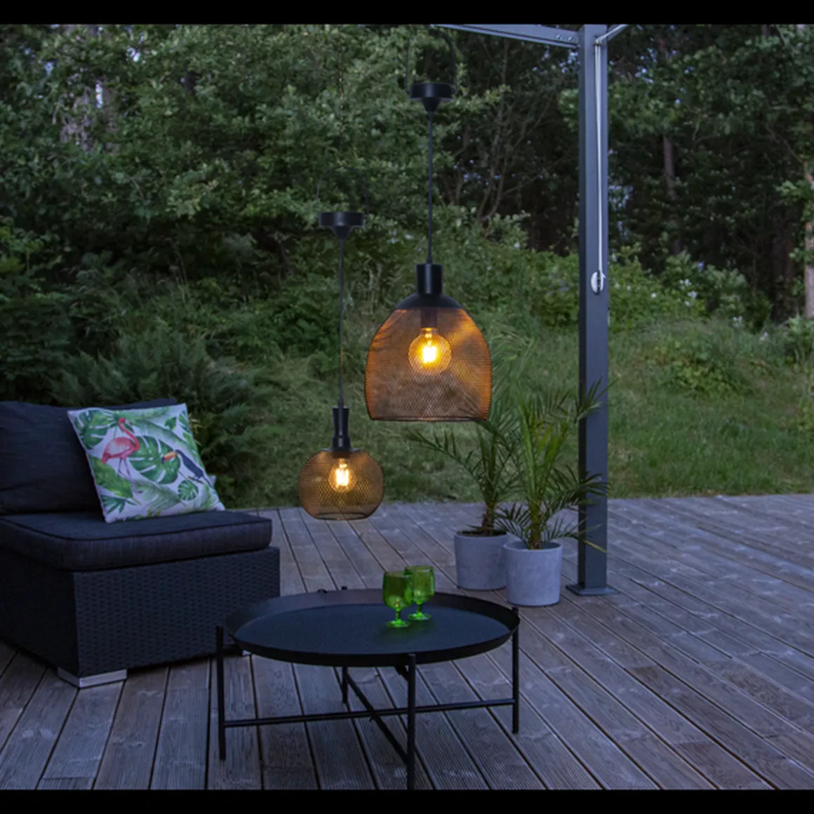 Sunlight solcelle pendel large utendørs m/sensor - Svart