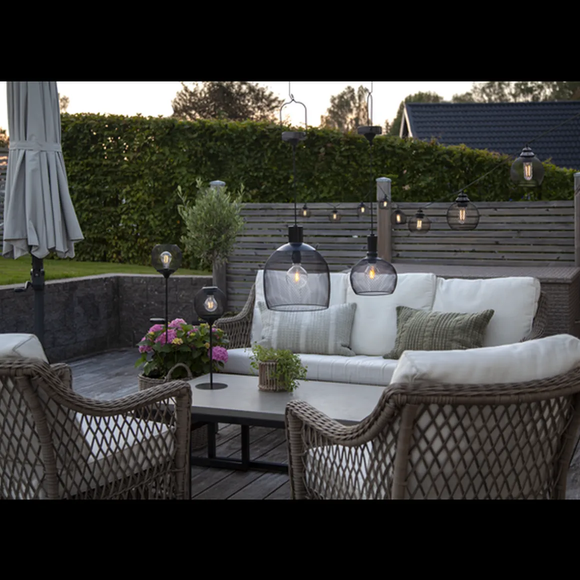 Sunlight solcelle pendel large utendørs m/sensor - Svart