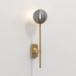 Tacoma Single Grande vegglampe IP44 - Antikk Messing/Røykfarget kuppel