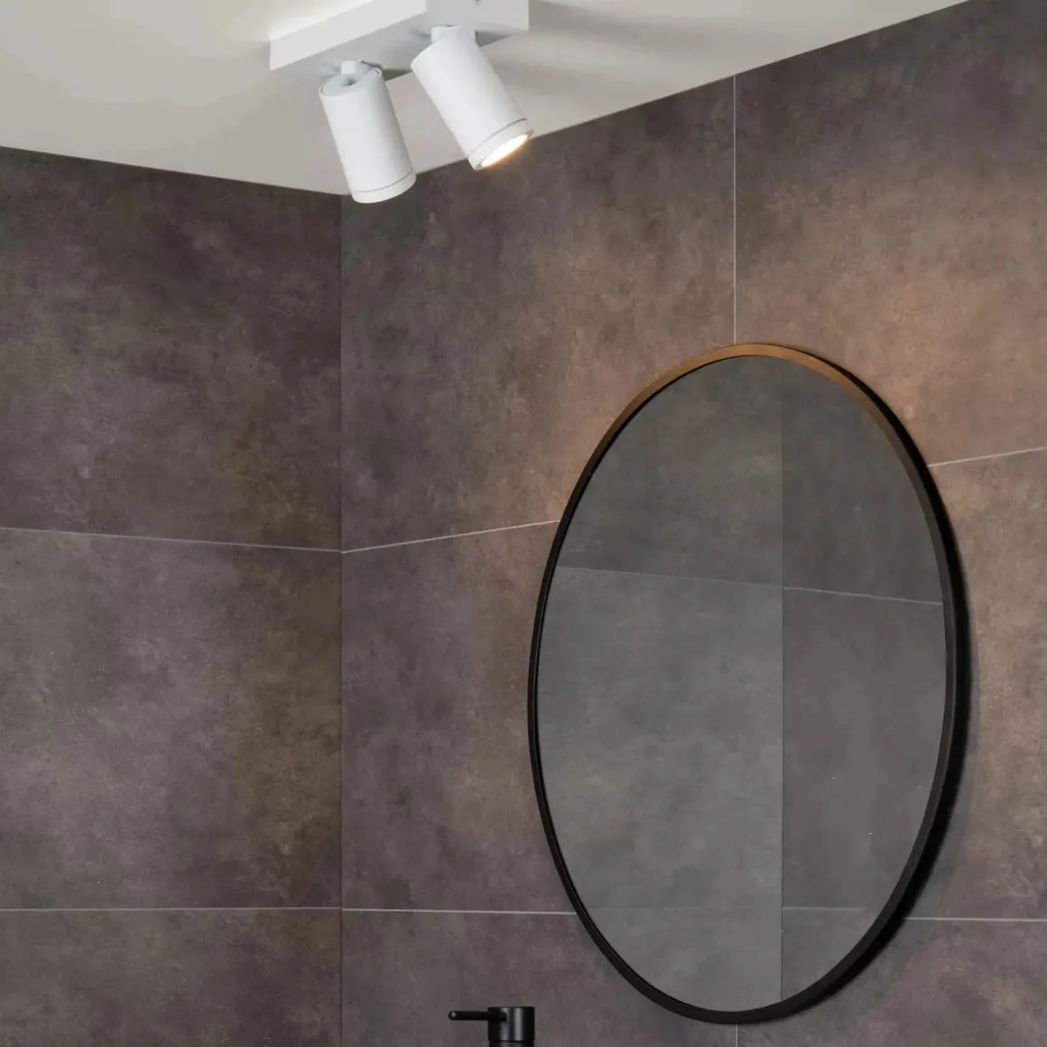 Taylor spot 2 lys IP44 baderom warm to dim 2x5W 2200-3000K