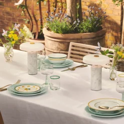 Trip oppladbar bordlampe - Hvit marmor/Hvit skjerm