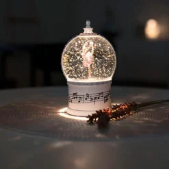 Vannfylt lykt ballerina roterende med musikk