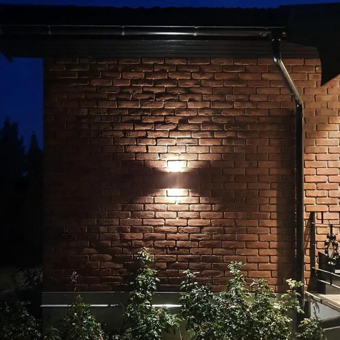 Vega vegglampe opp/ned utendørs 2x6W IP54 - Mørk grå