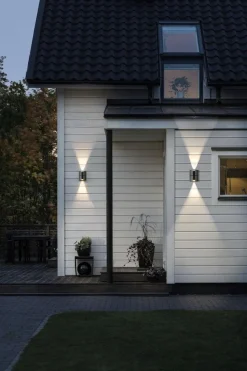 Vidar vegglampe utendørs opp/ned 2x5W - Svart/Sølv