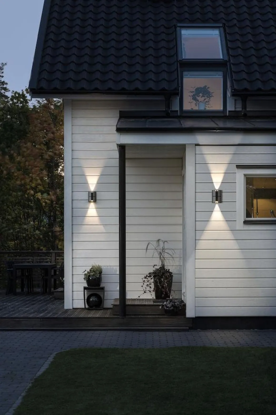 Vidar vegglampe utendørs opp/ned 2x5W - Svart/Sølv