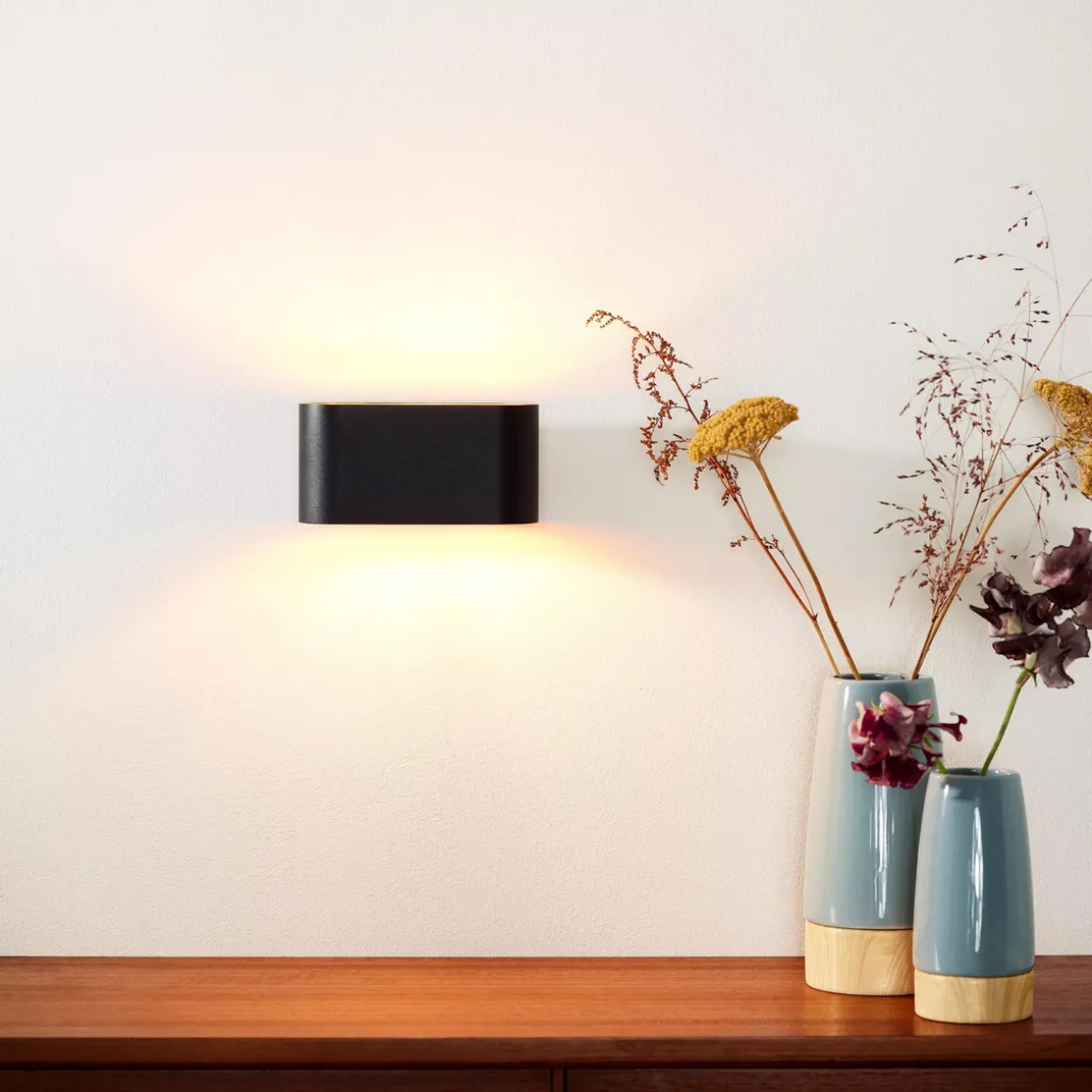 Xera oval vegglampe opp/ned lys