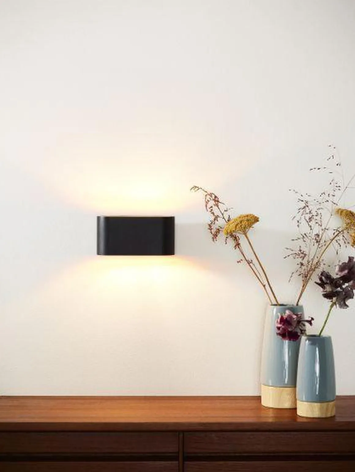 Xera oval vegglampe opp/ned lys